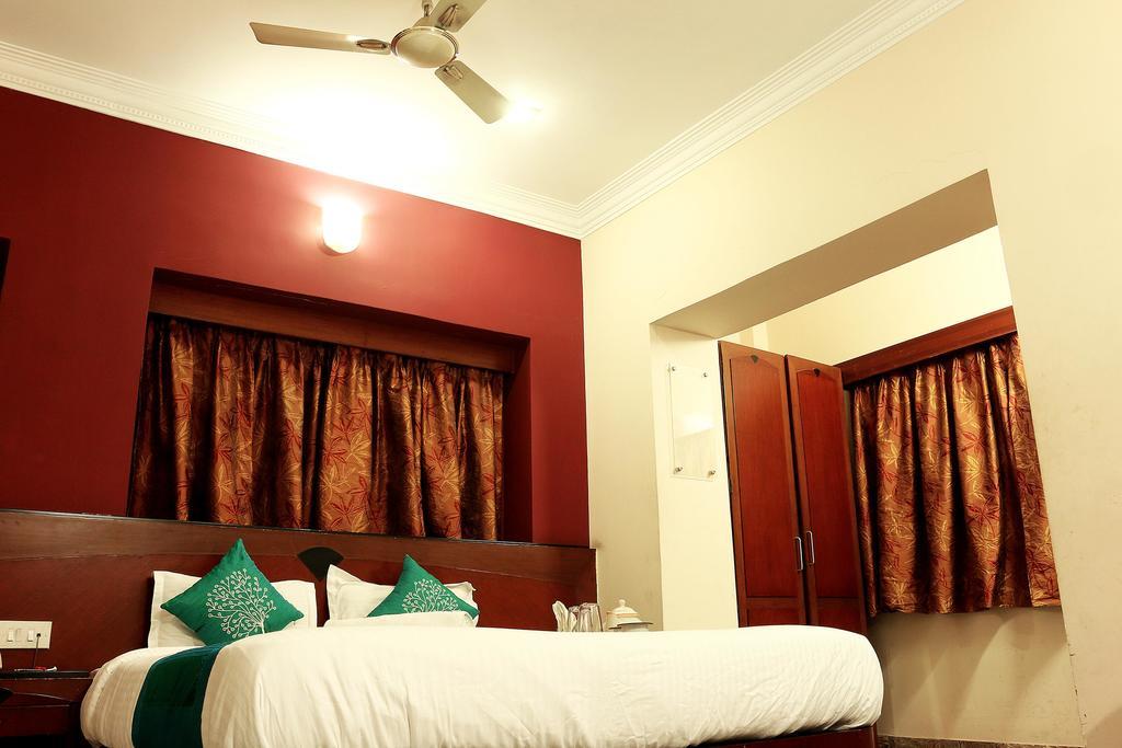 Oyo 1224 New Alipore Calcutta Buitenkant foto