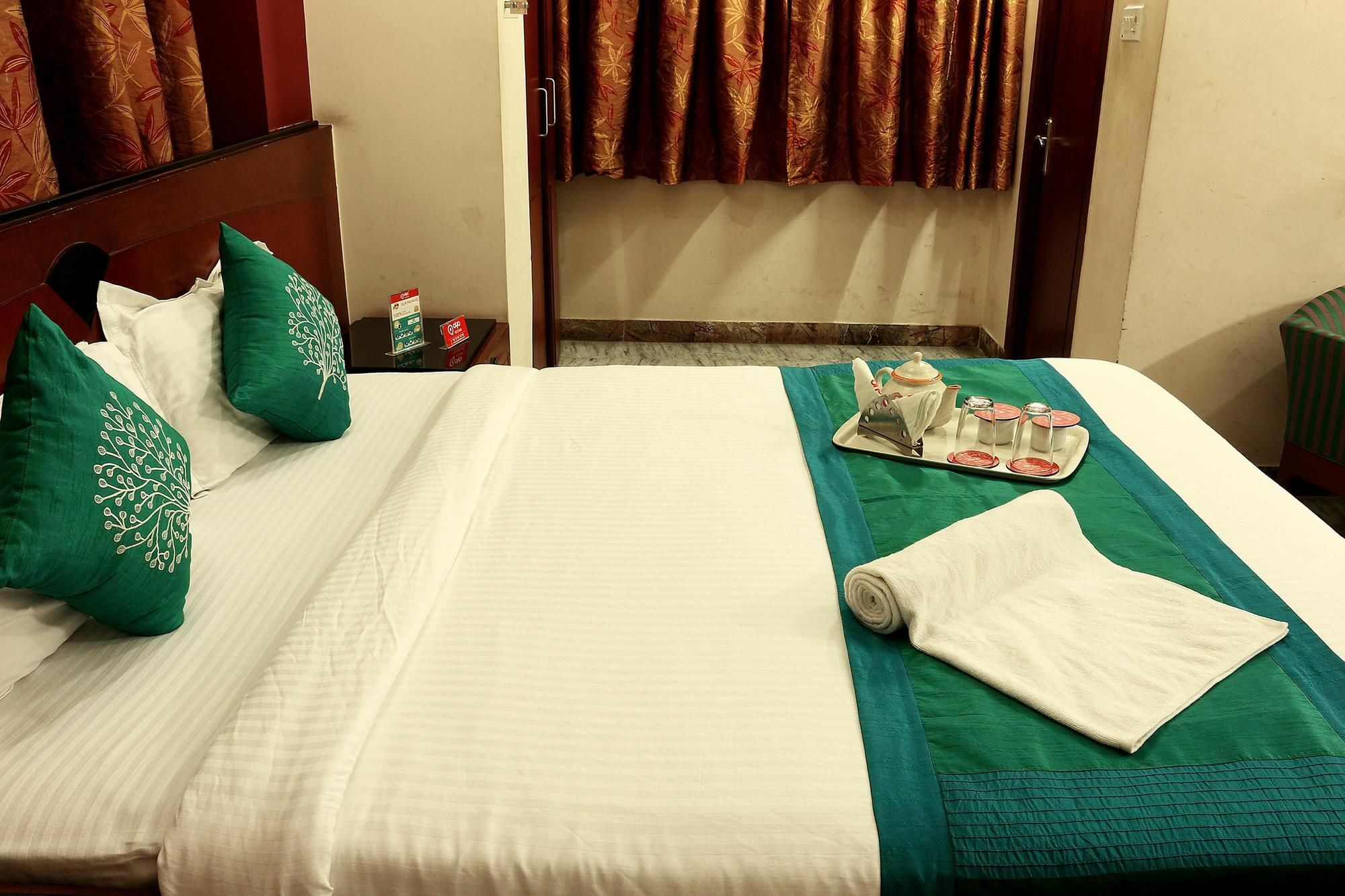 Oyo 1224 New Alipore Calcutta Buitenkant foto